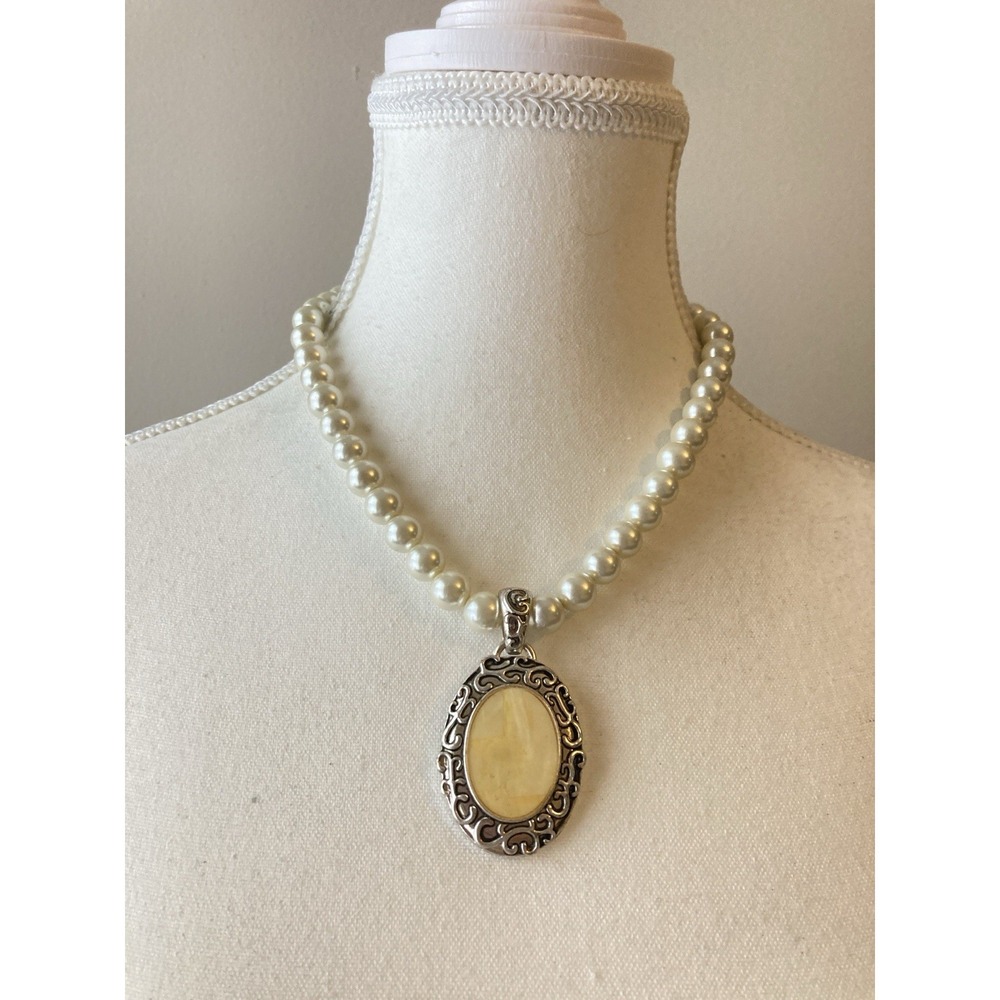Faux Pearl Collar Necklace Silver Tone‎ Oval Pendant Cream Victorian Revival